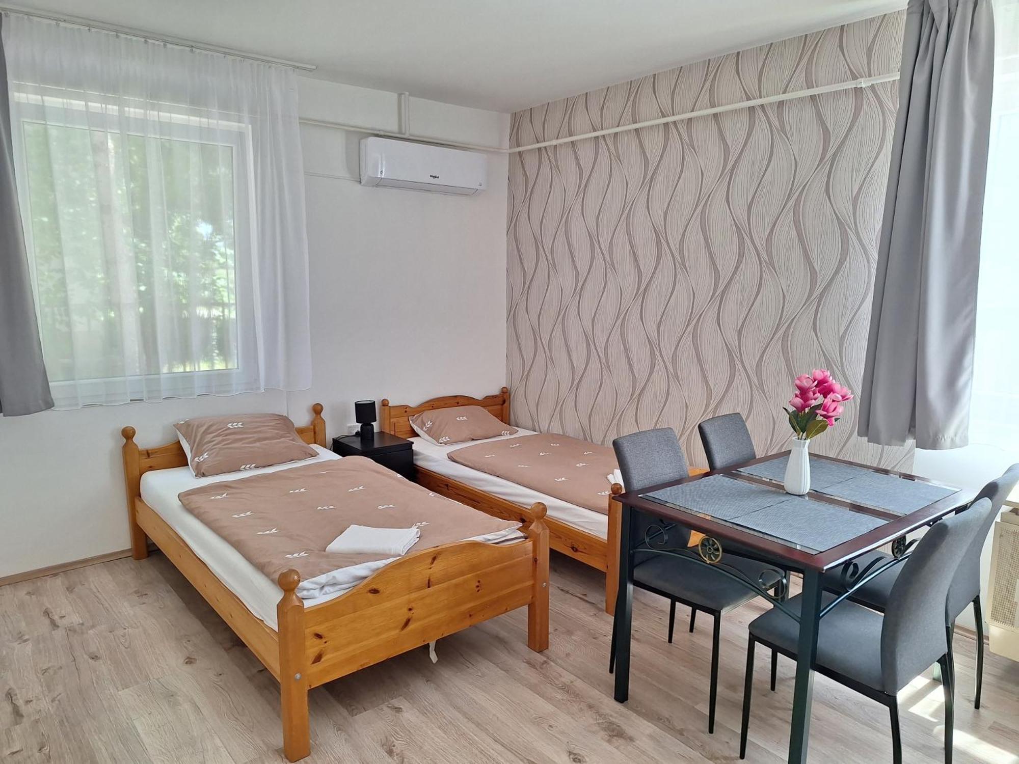 Nikolett Apartman Hajduszoboszlo Exterior photo