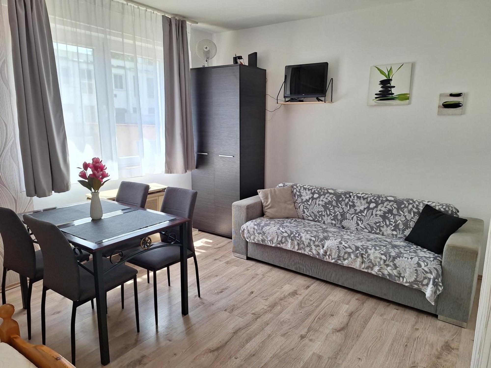 Nikolett Apartman Hajduszoboszlo Exterior photo